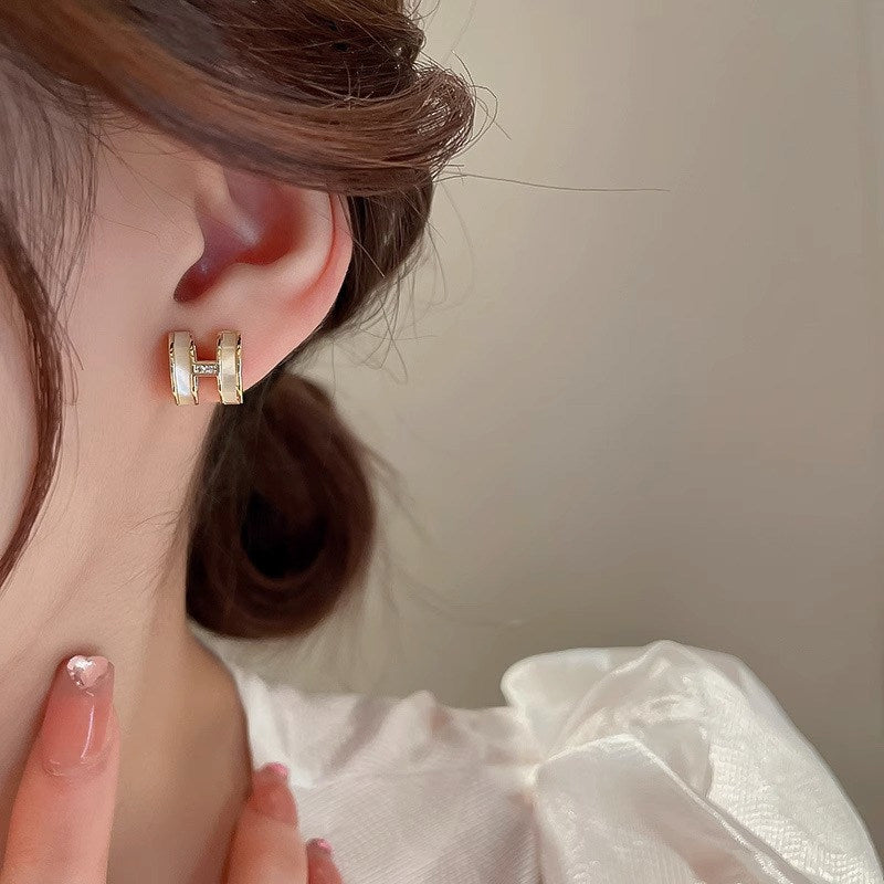 Zircon Shell H Earrings