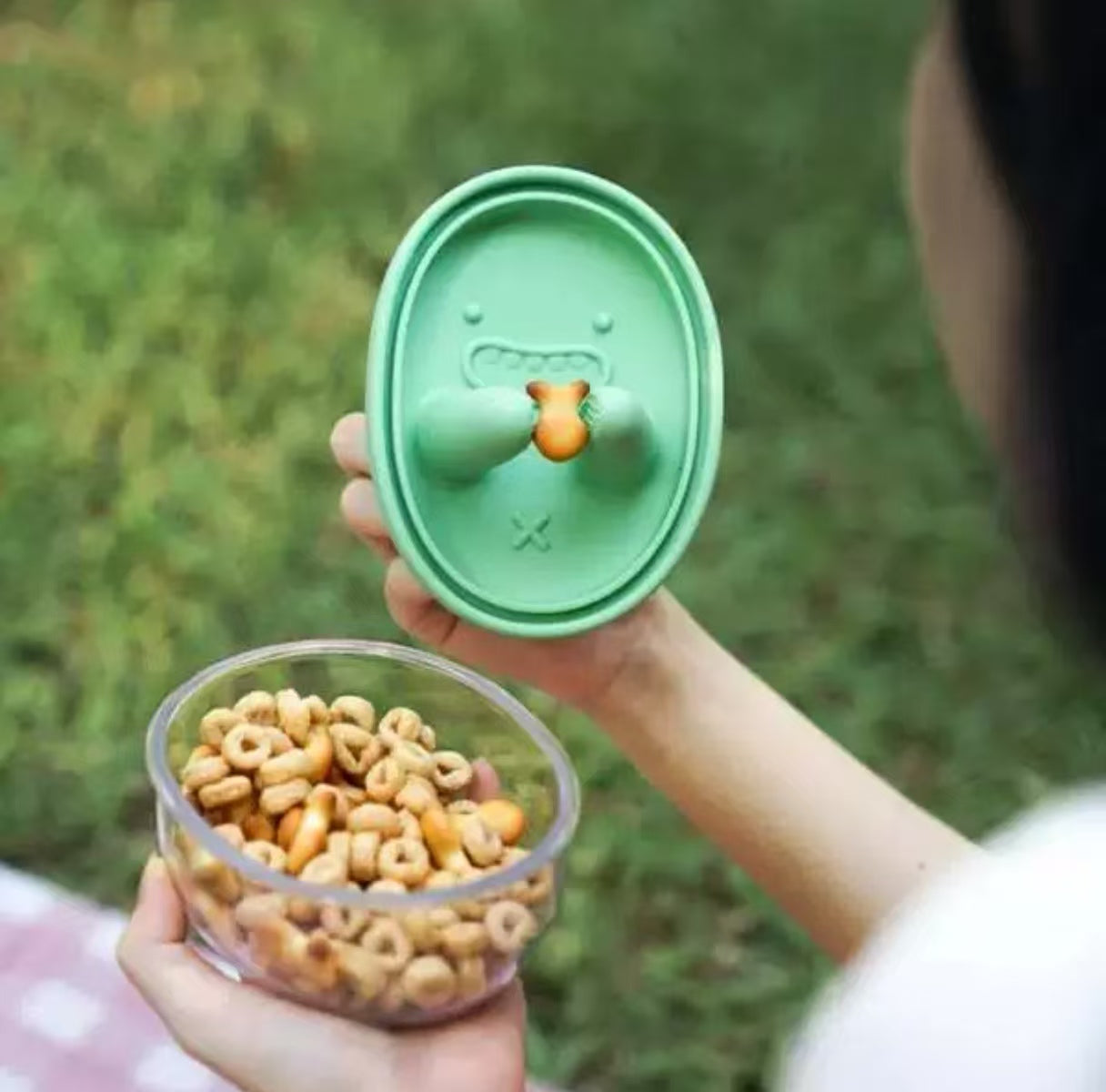 No-Mess Snack Box