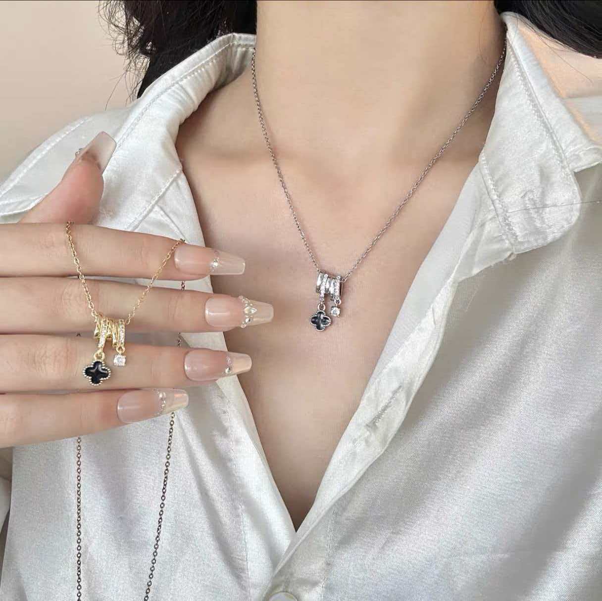 Four-leaf clover pendant necklace